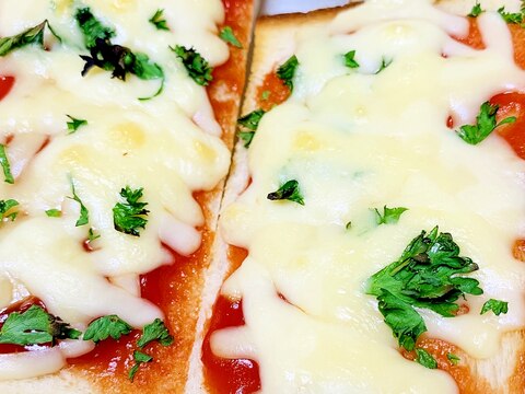 朝ごはん！ケチャップとチーズで簡単ピザトースト